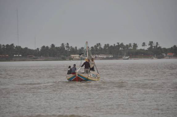 Nosso barco nos deixa na Ilha de Lençóis, nas Reentrâncias Maranhenses - MA
